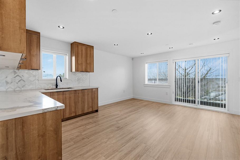 1155 Renfrew Street Vancouver, BC - 23