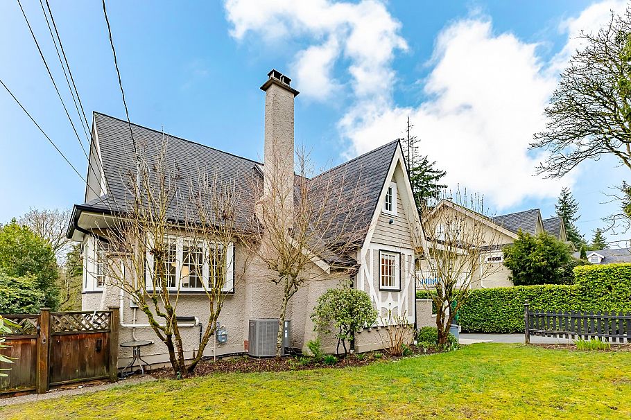 6713 Arbutus Street Vancouver, BC - 32