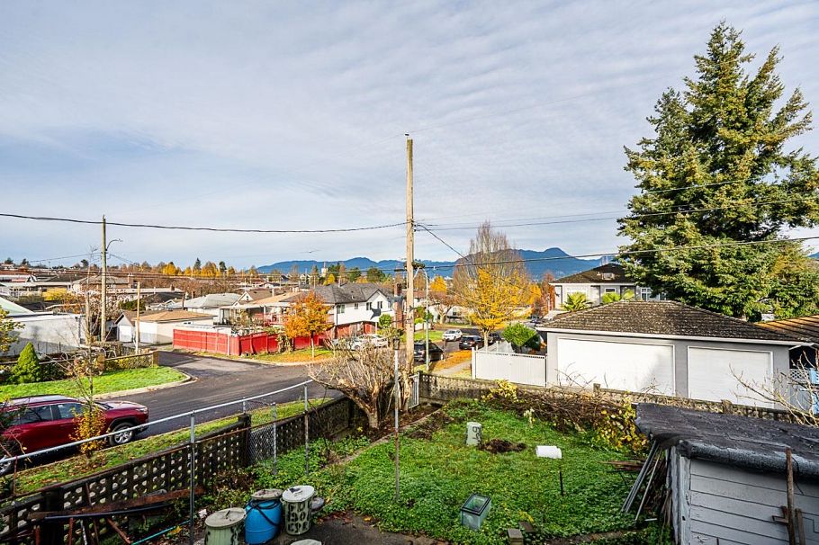 3205 E 3rd Avenue Vancouver, BC - 28