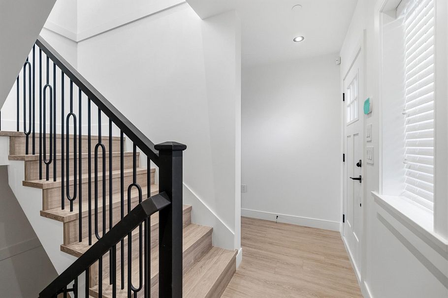 1155 Renfrew Street Vancouver, BC - 22