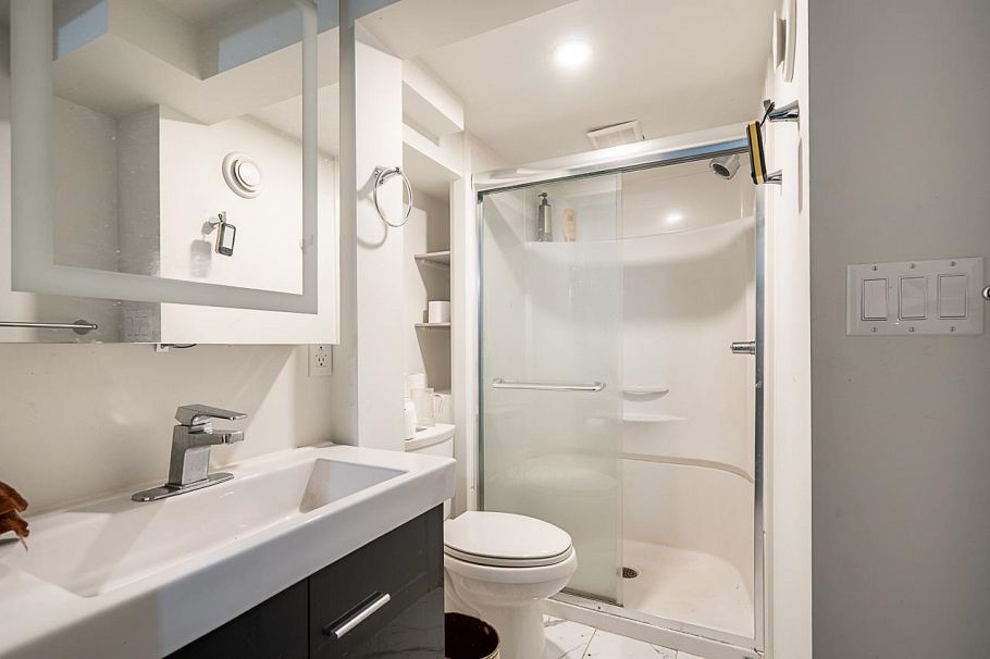 3205 E 3rd Avenue Vancouver, BC - 23