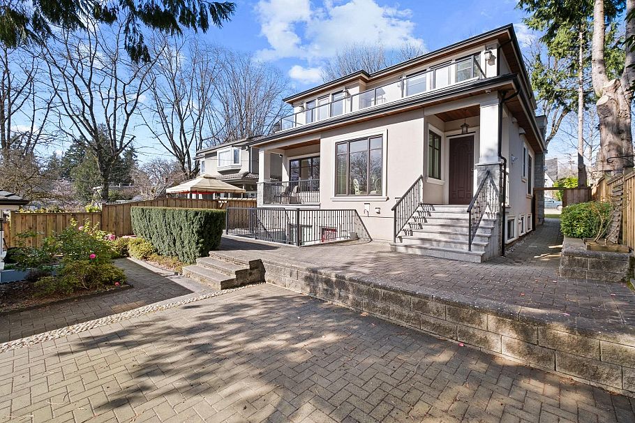 3676 W 28th Avenue Vancouver, BC - 38