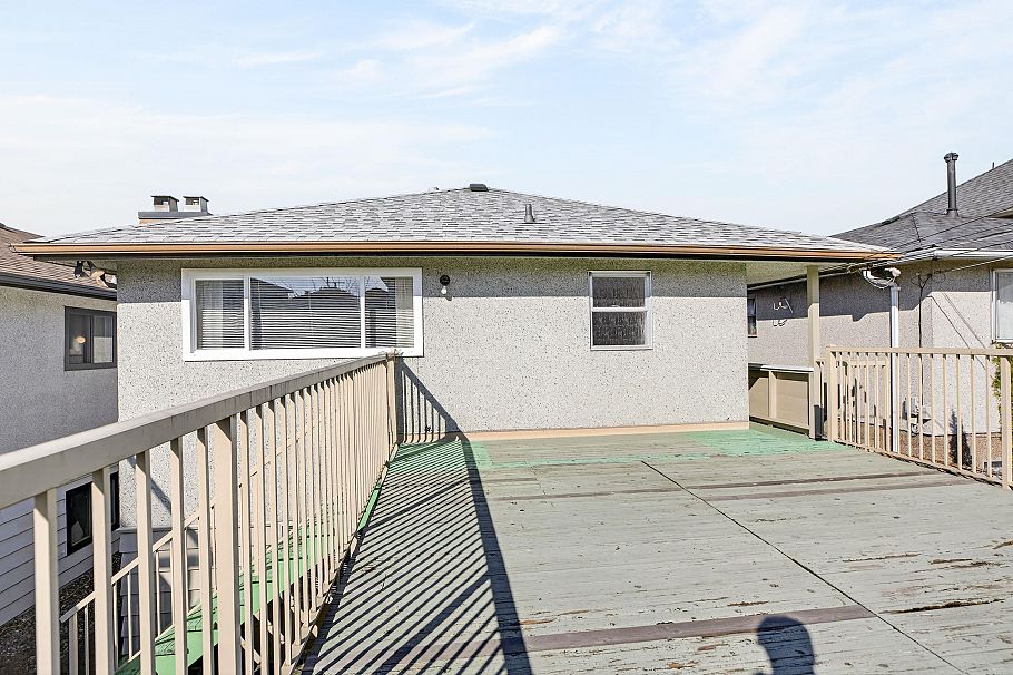 3180 E 3rd Avenue Vancouver, BC - 31