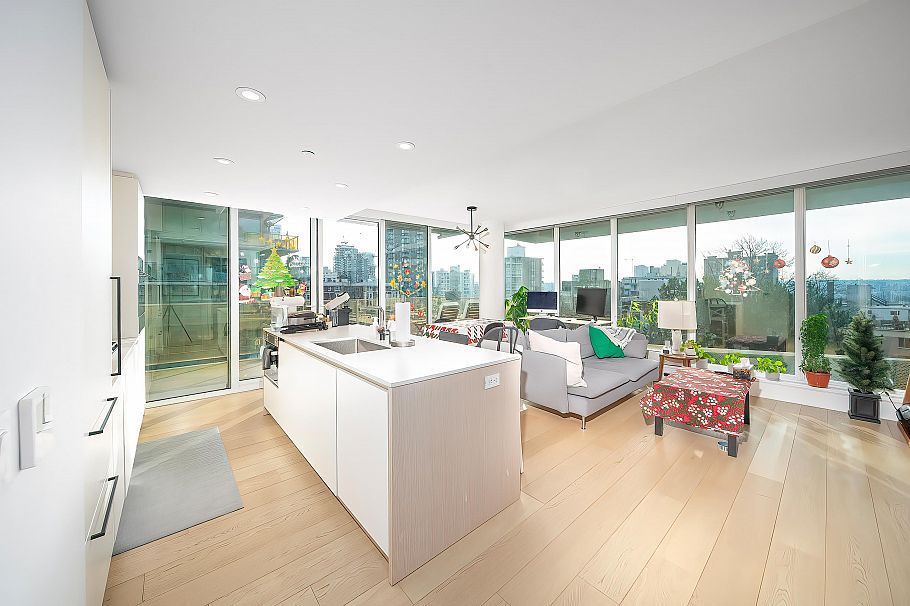 901 1180 Broughton Street Vancouver, BC - 4