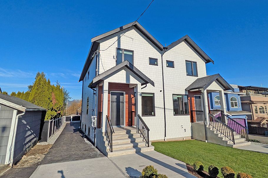 2825 Dundas Street Vancouver, BC - 1