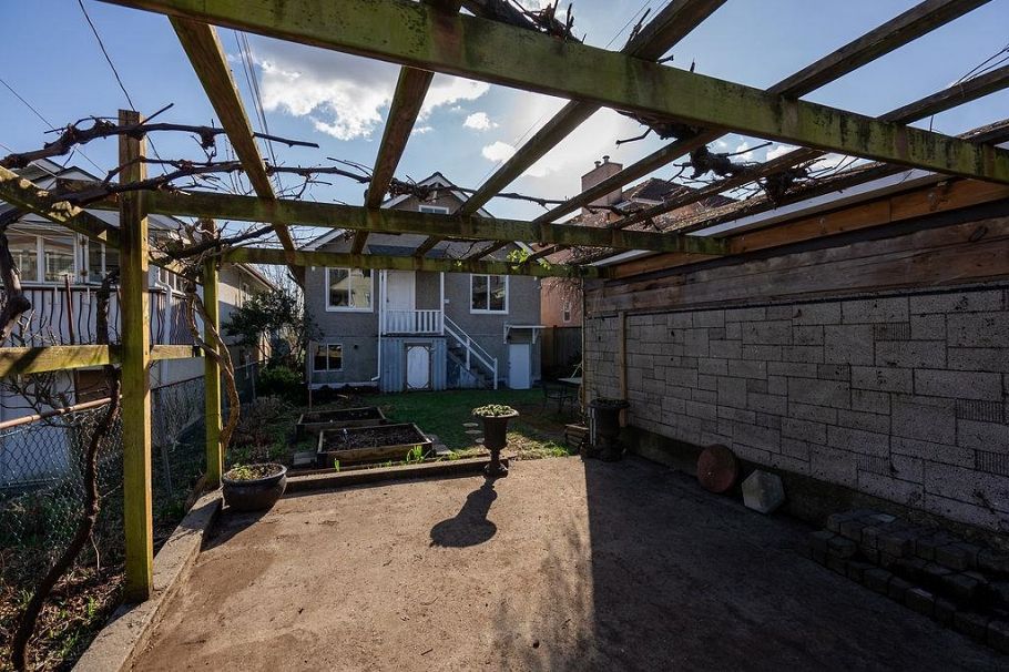 2867 E Georgia Street Vancouver, BC - 35