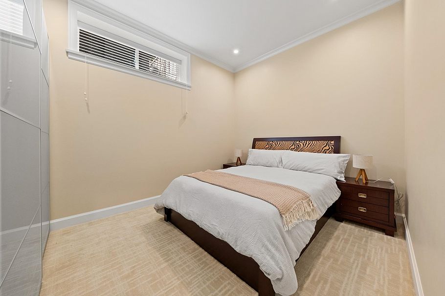 3676 W 28th Avenue Vancouver, BC - 33