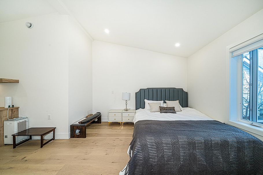 1 369 E 16th Avenue Vancouver, BC - 16