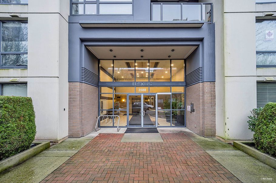 308 3588 Crowley Drive Vancouver, BC - 2