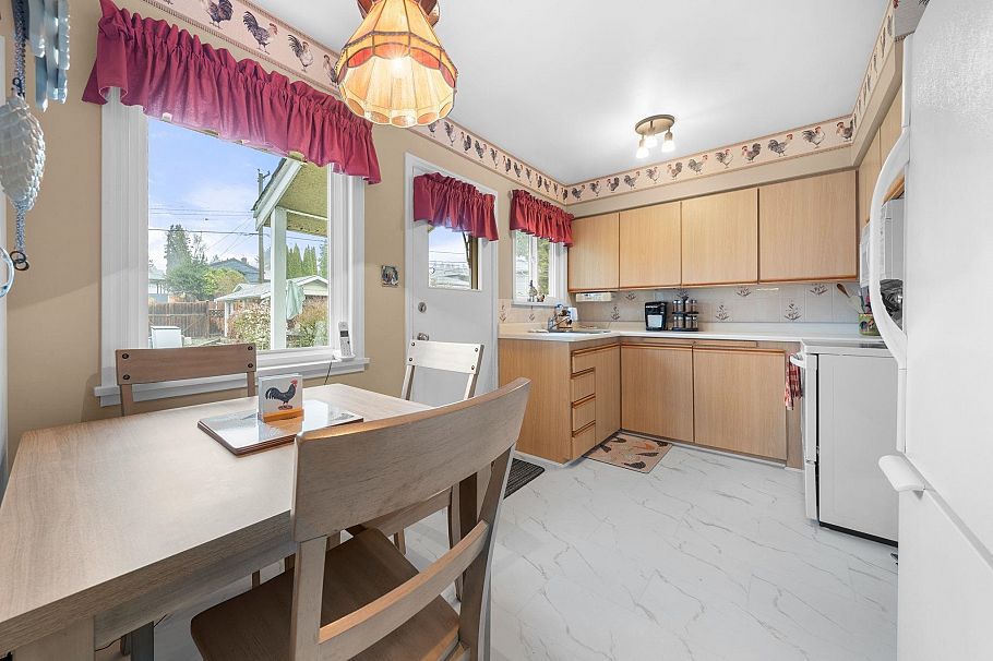 462 W 26th Street North Vancouver, BC - 15