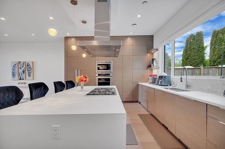 440 W Queens Road North Vancouver, BC - 13