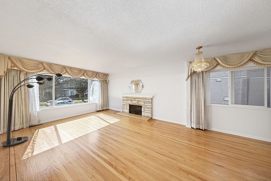 3571 E 46th Avenue Vancouver, BC - 4