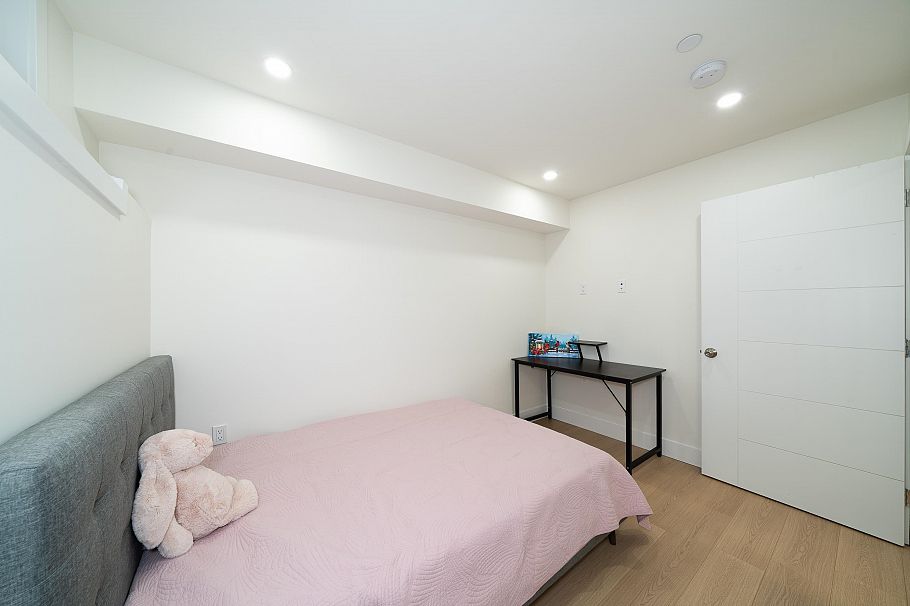 1 369 E 16th Avenue Vancouver, BC - 27