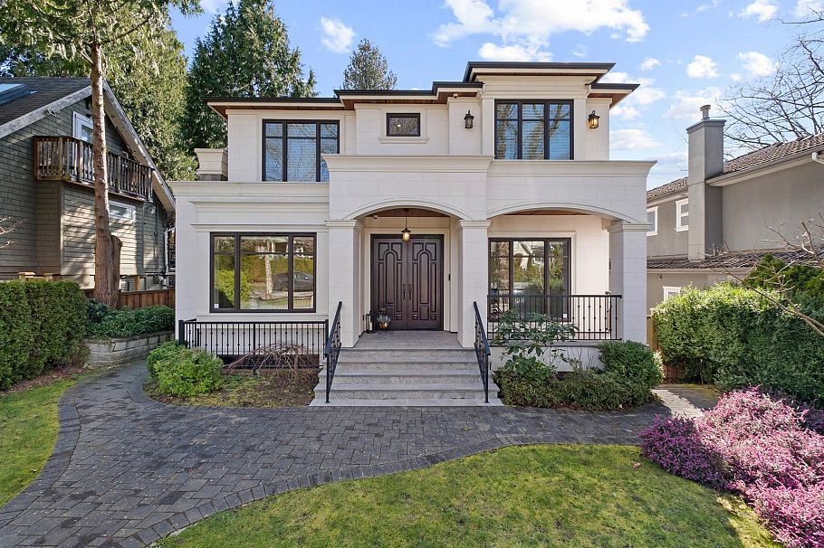 3676 W 28th Avenue Vancouver, BC - 1