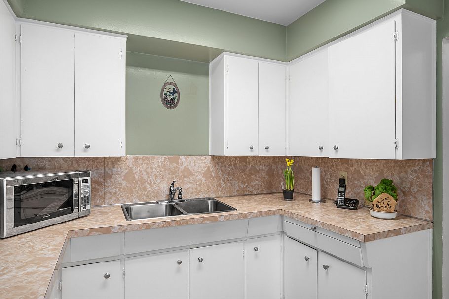 3115 E 49 Avenue Vancouver, BC - 15