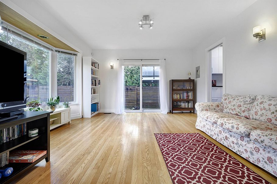 828 Nicolum Court North Vancouver, BC - 10