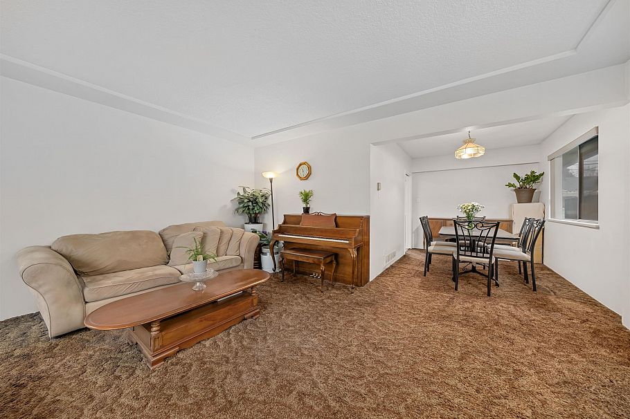 3115 E 49 Avenue Vancouver, BC - 11