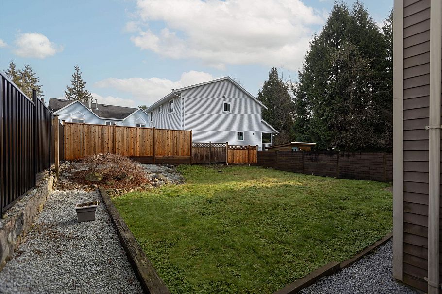 828 Nicolum Court North Vancouver, BC - 35