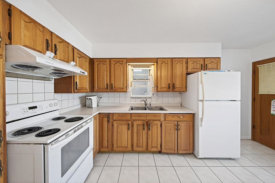 3571 E 46th Avenue Vancouver, BC - 8