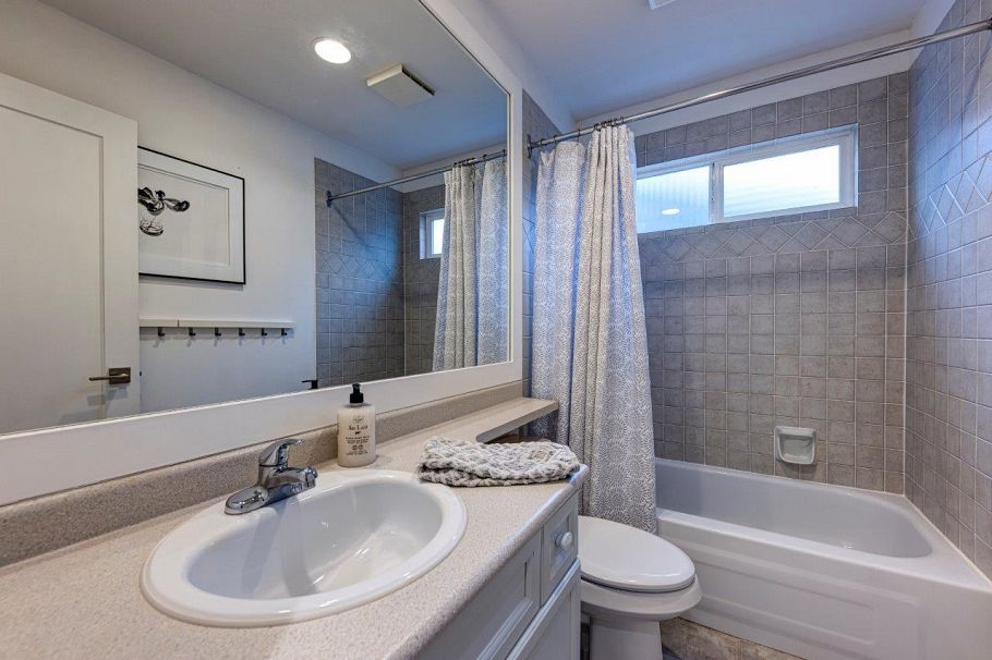 2530 Western Avenue North Vancouver, BC - 30