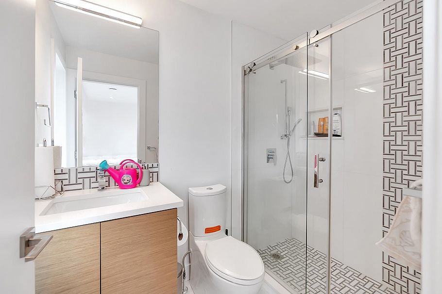 440 W Queens Road North Vancouver, BC - 28