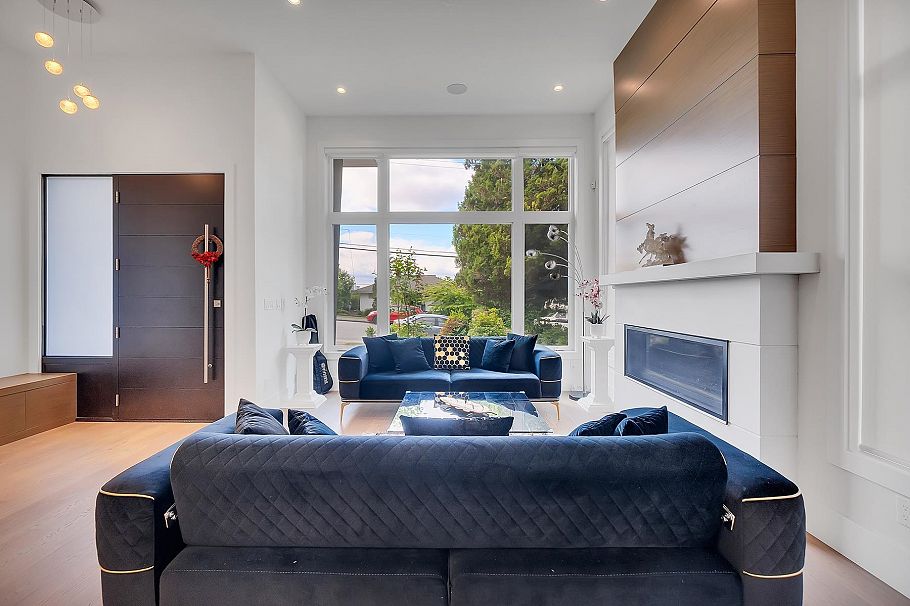 440 W Queens Road North Vancouver, BC - 10