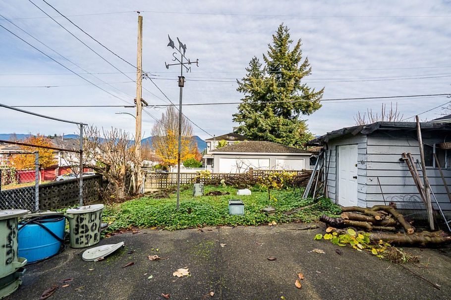 3205 E 3rd Avenue Vancouver, BC - 30