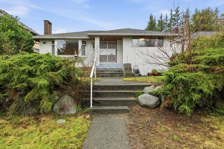 6709 Ash Street Vancouver, BC - 1