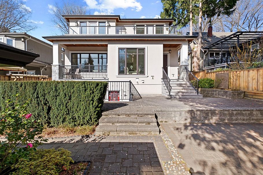 3676 W 28th Avenue Vancouver, BC - 37