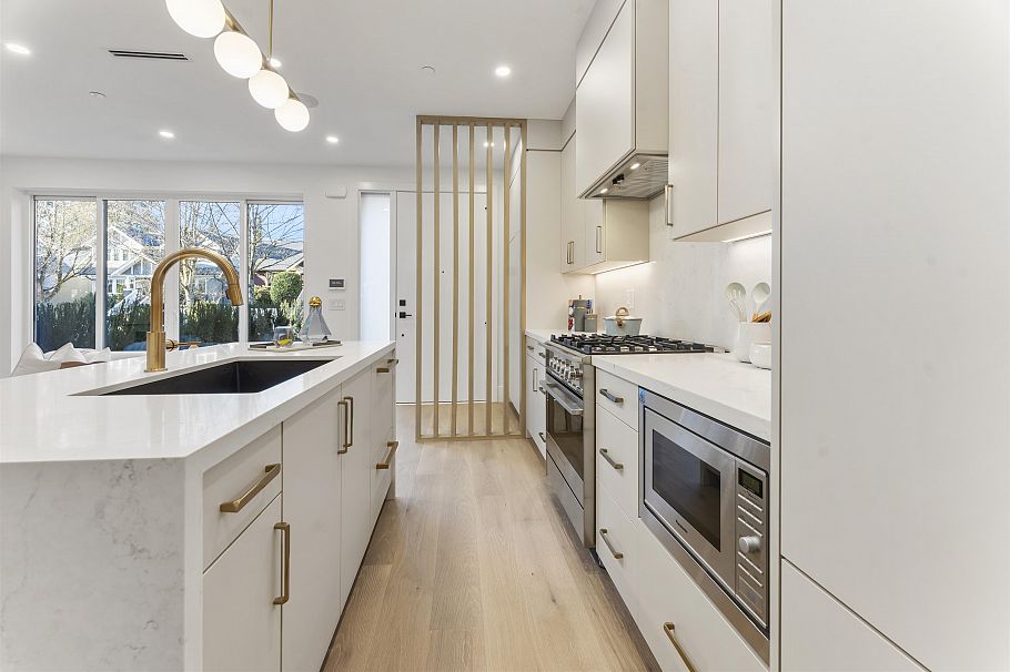 1 2138 W 48th Avenue Vancouver, BC - 8