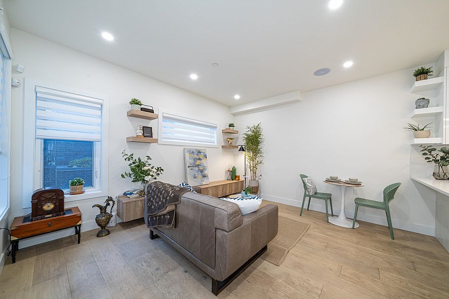 1 369 E 16th Avenue Vancouver, BC - 11