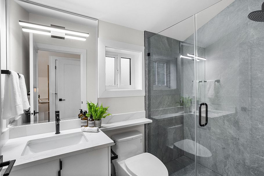 1 5306 Culloden Street Vancouver, BC - 15