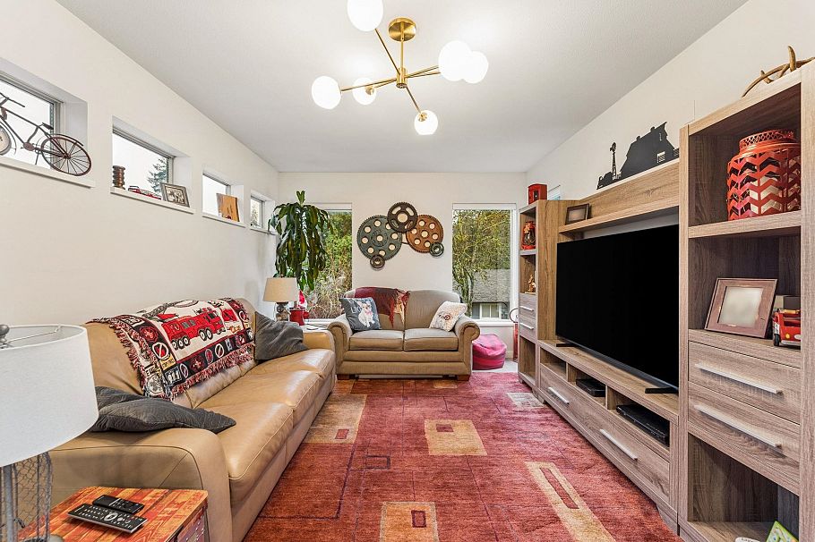 1187 W 23 Street North Vancouver, BC - 15