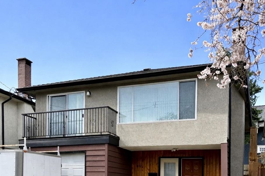 4882 Moss Street Vancouver, BC - 1