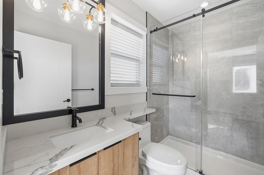 1155 Renfrew Street Vancouver, BC - 20