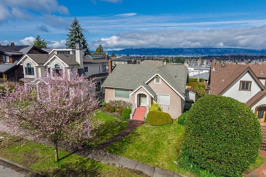 2715 W 31st Avenue Vancouver, BC - 35