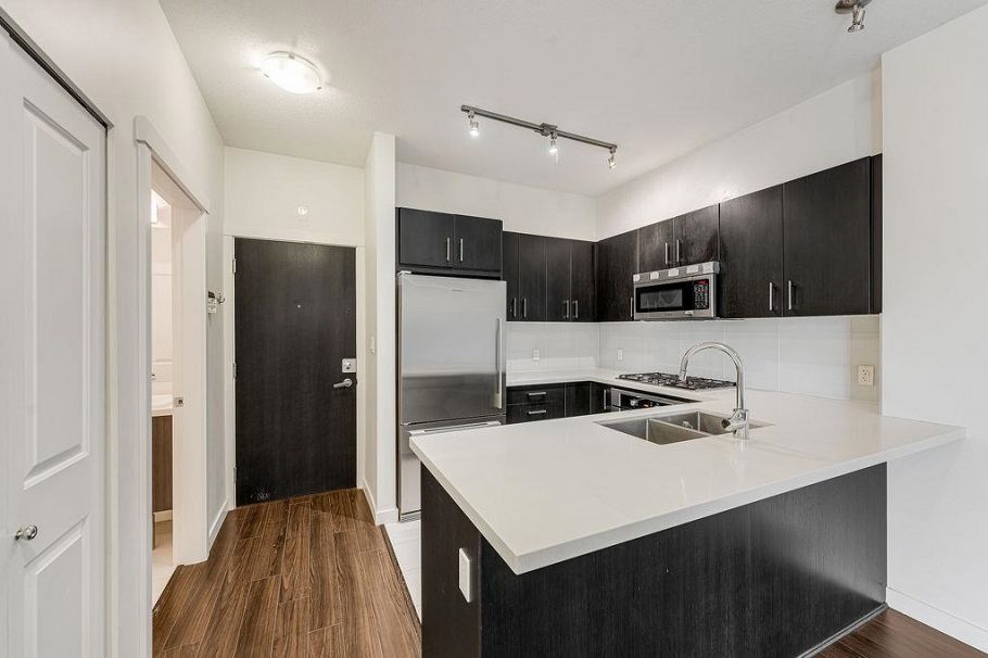 422 3133 Riverwalk Avenue Vancouver, BC - 2