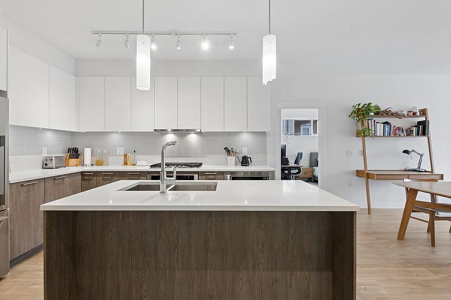 211 625 E 3rd Street North Vancouver, BC - 3