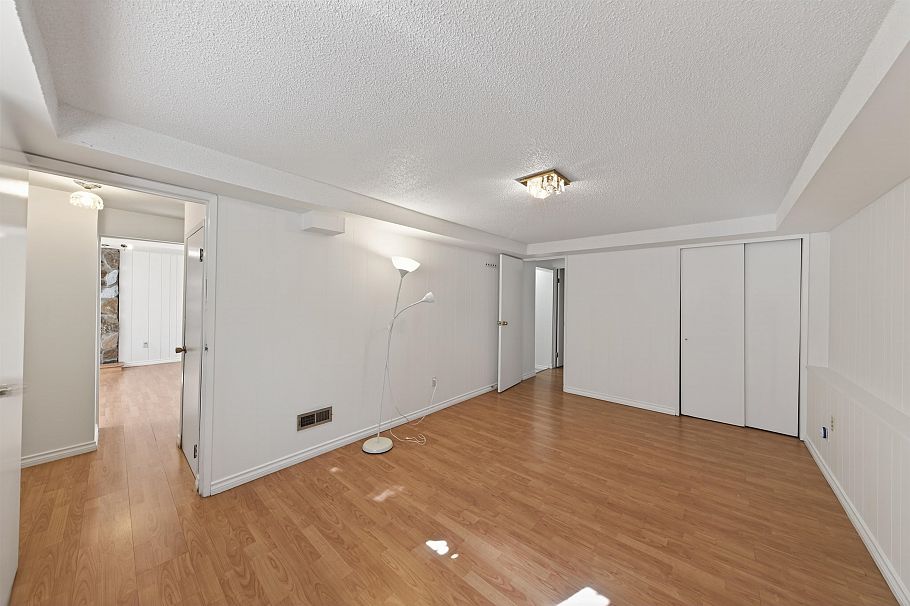 3571 E 46th Avenue Vancouver, BC - 17