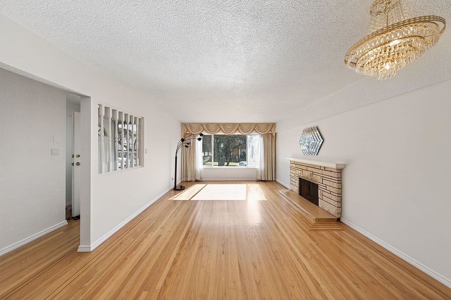 3571 E 46th Avenue Vancouver, BC - 5