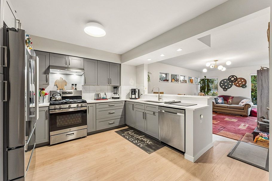 1187 W 23 Street North Vancouver, BC - 11