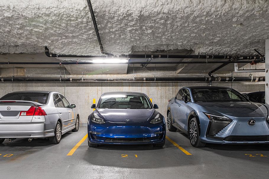 1082 8608 Hazelbridge Way Richmond, BC - 25