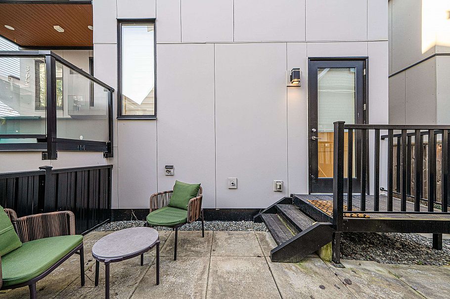 1 369 E 16th Avenue Vancouver, BC - 3