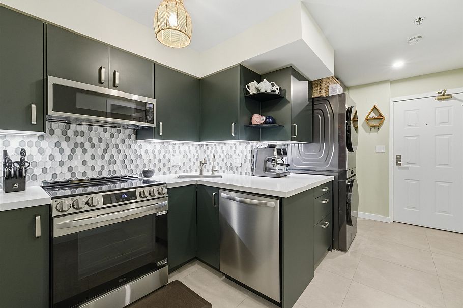 104 828 W 14th Avenue Vancouver, BC - 3