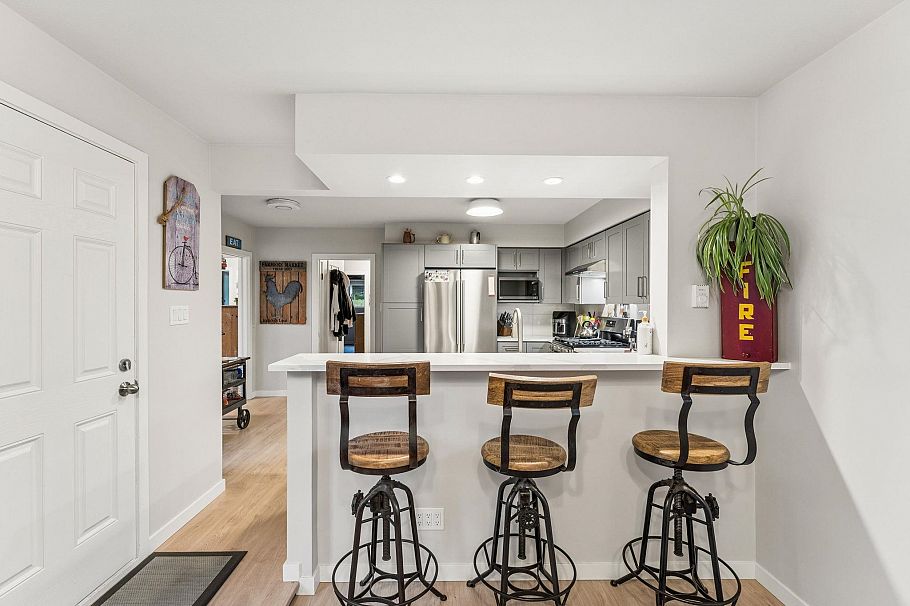 1187 W 23 Street North Vancouver, BC - 10