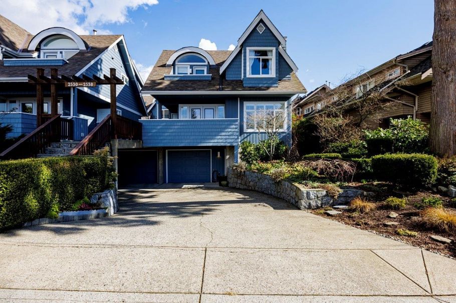 2530 Western Avenue North Vancouver, BC - 2