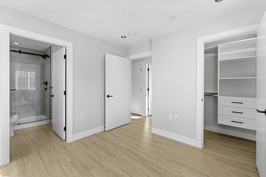 1155 Renfrew Street Vancouver, BC - 18