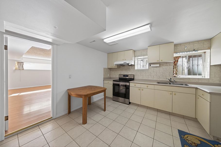 3571 E 46th Avenue Vancouver, BC - 19