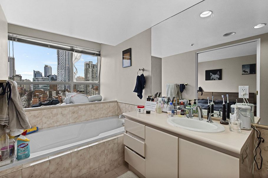 2005 1000 Beach Avenue Vancouver, BC - 30