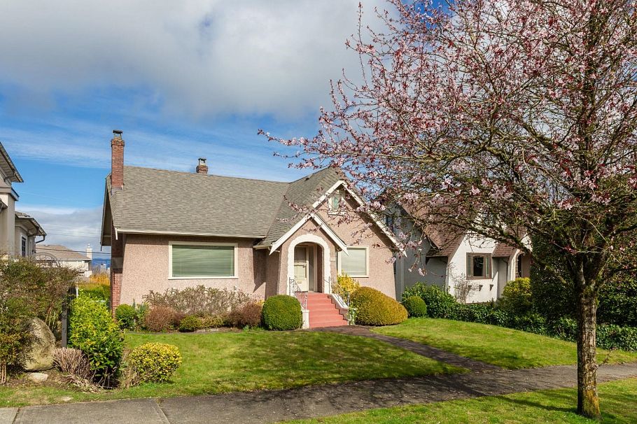 2715 W 31st Avenue Vancouver, BC - 34